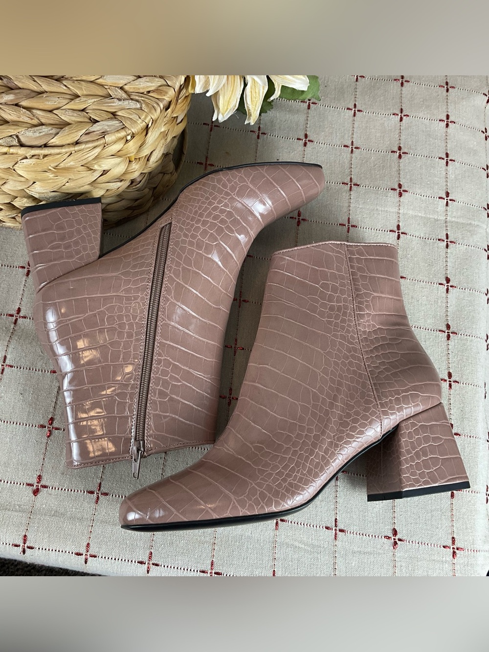 Steve Madden “Darma” Crocodile Embossed Ankle Boots Blush Tan Bootie Sz 10 - Picture 5 of 7